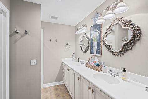 1907 Lynn Circle Libertyville IL 60048