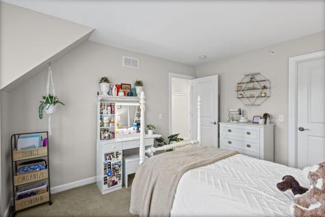 1907 Lynn Circle Libertyville IL 60048