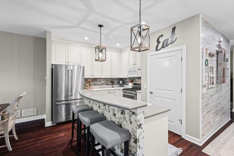 1907 Lynn Circle Libertyville IL 60048