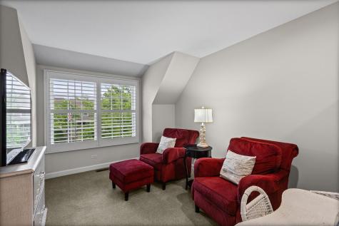 1907 Lynn Circle Libertyville IL 60048