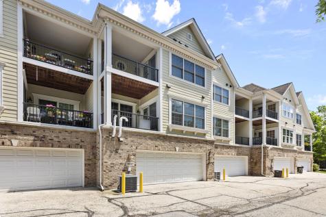 1907 Lynn Circle Libertyville IL 60048