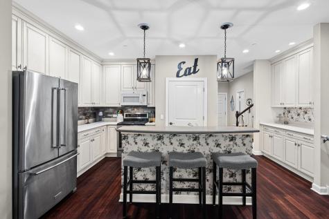 1907 Lynn Circle Libertyville IL 60048