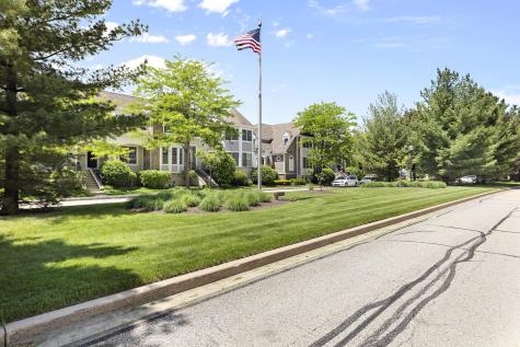 1907 Lynn Circle Libertyville IL 60048