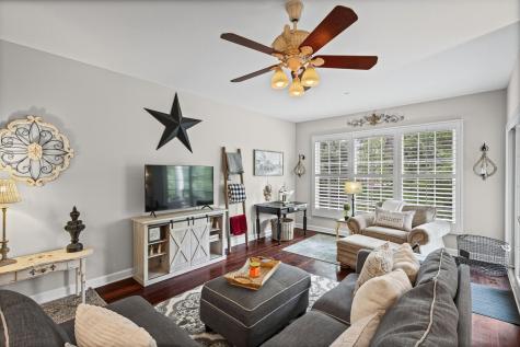 1907 Lynn Circle Libertyville IL 60048