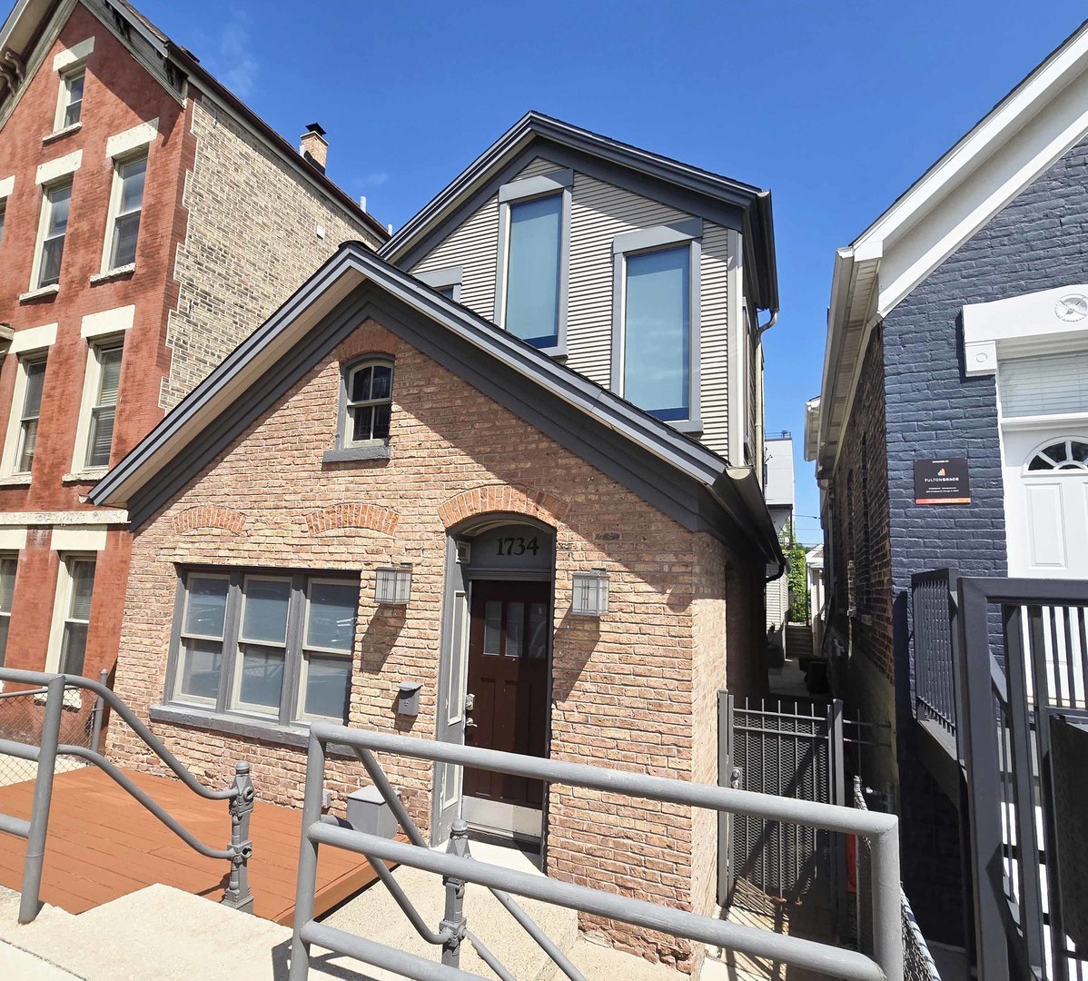 1734 West Beach Avenue Chicago IL 60612