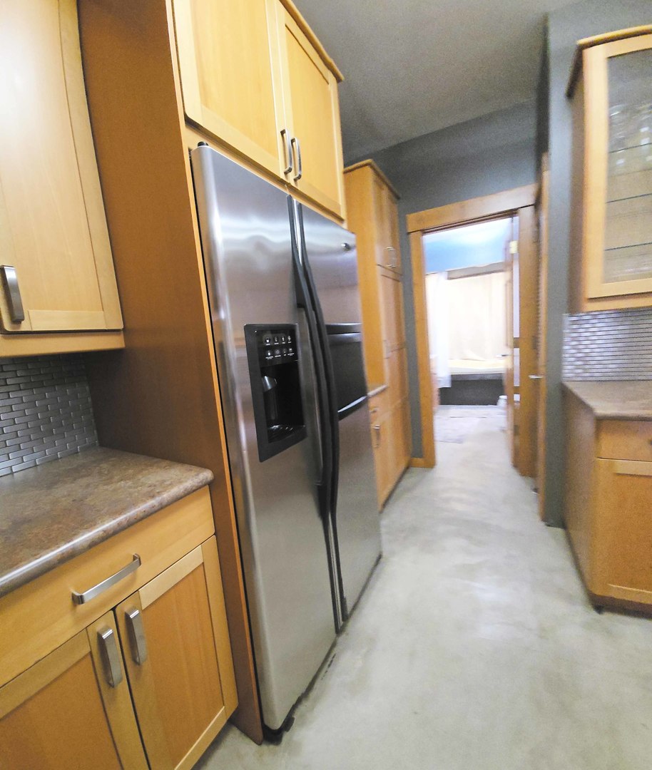 1734 West Beach Avenue Chicago IL 60612