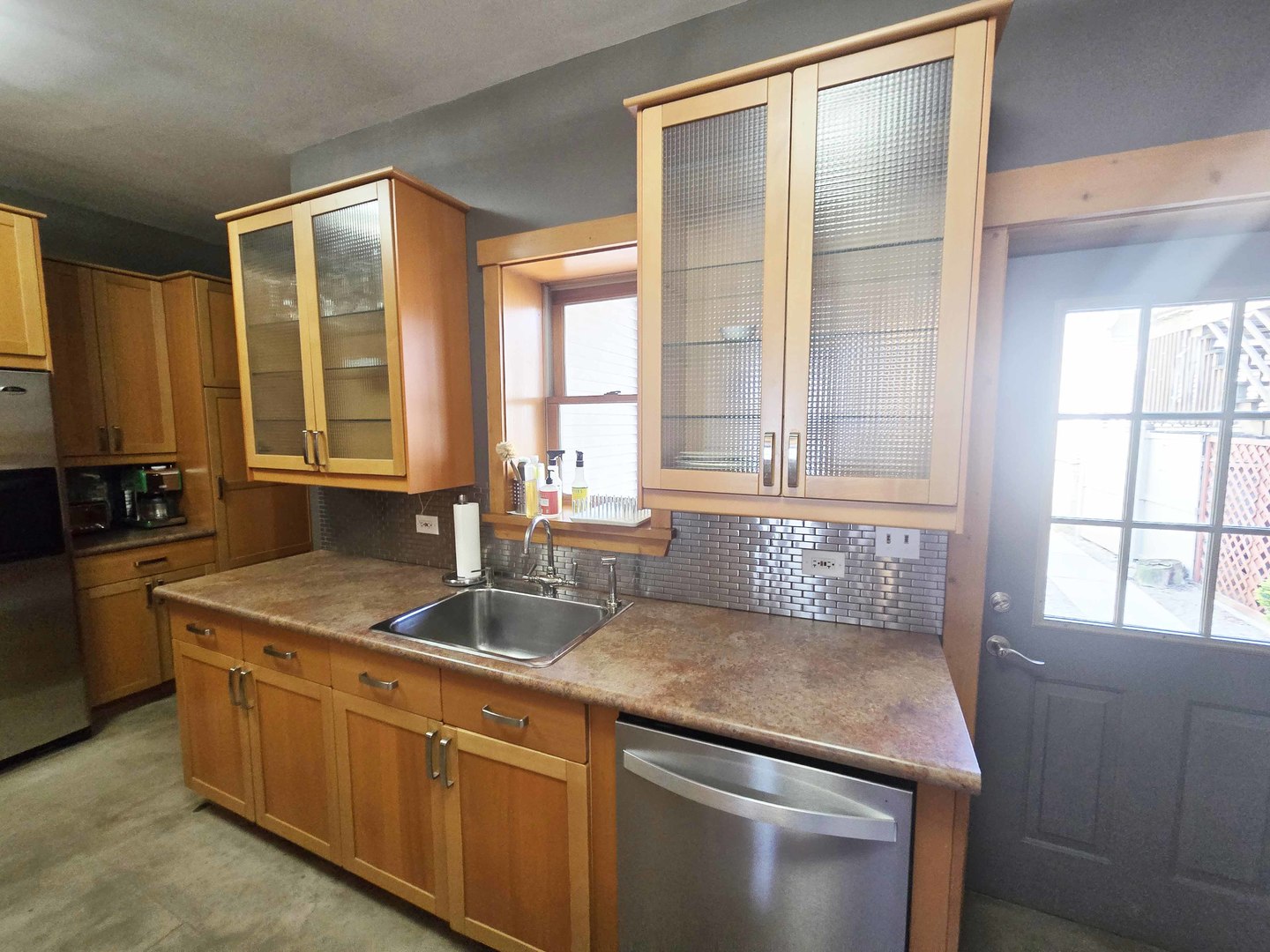 1734 West Beach Avenue Chicago IL 60612
