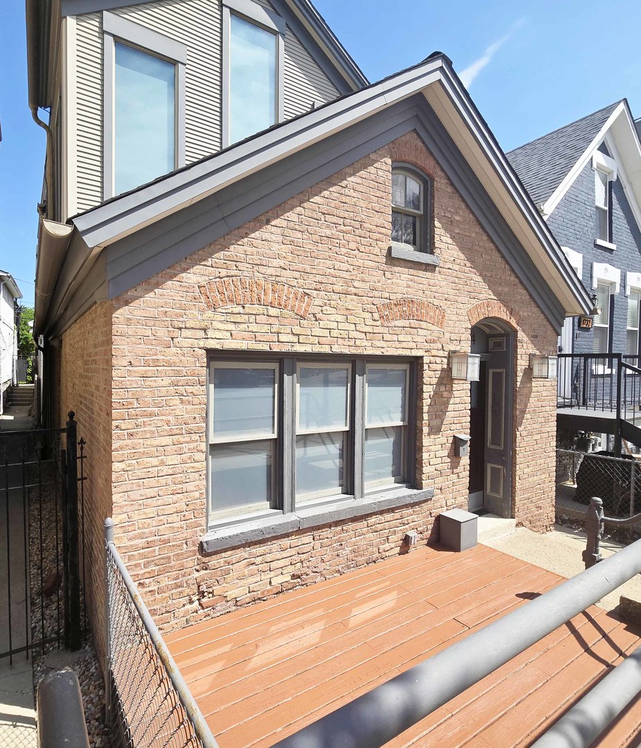 1734 West Beach Avenue Chicago IL 60612