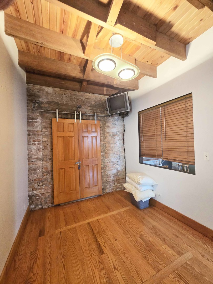 1734 West Beach Avenue Chicago IL 60612
