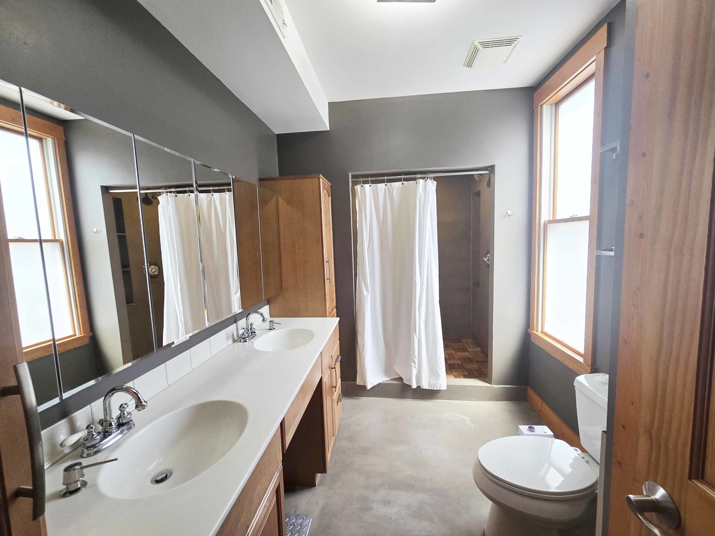 1734 West Beach Avenue Chicago IL 60612