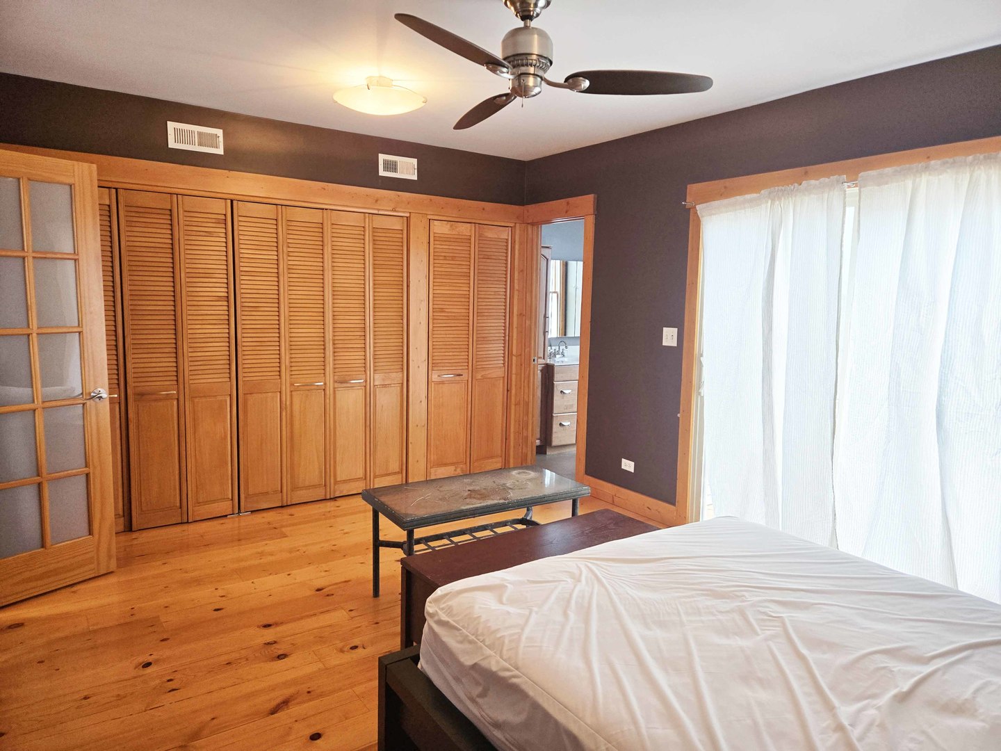 1734 West Beach Avenue Chicago IL 60612