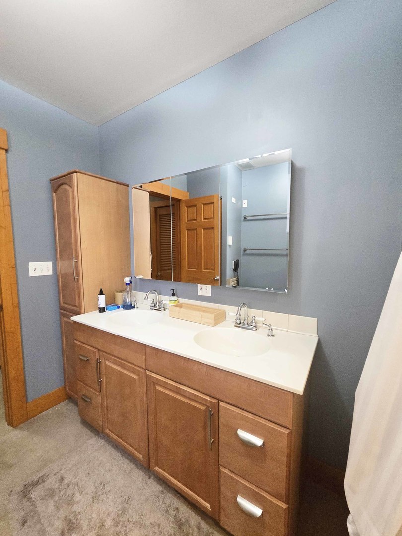 1734 West Beach Avenue Chicago IL 60612