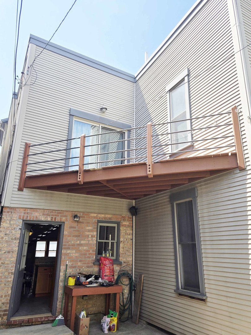 1734 West Beach Avenue Chicago IL 60612