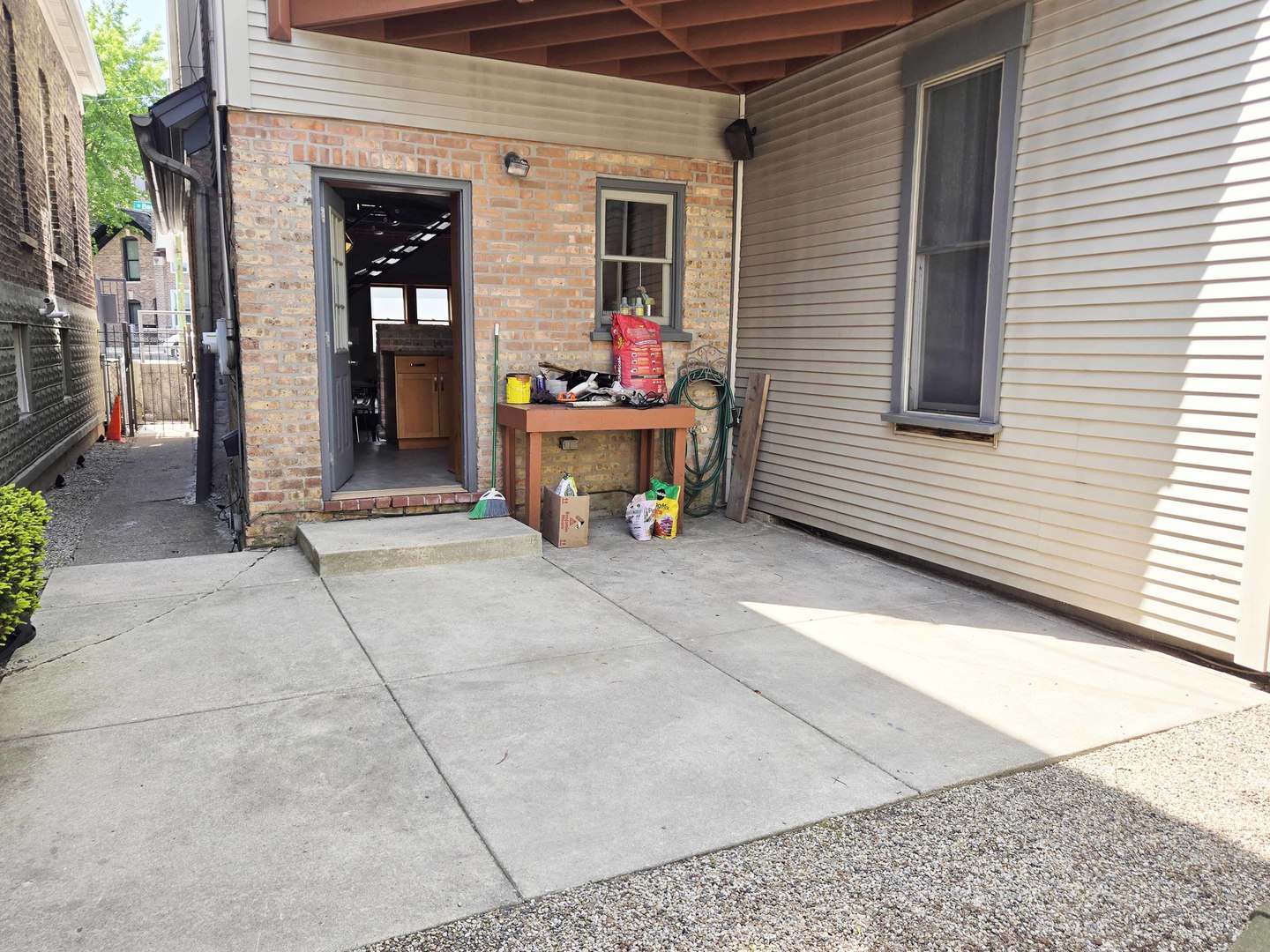 1734 West Beach Avenue Chicago IL 60612