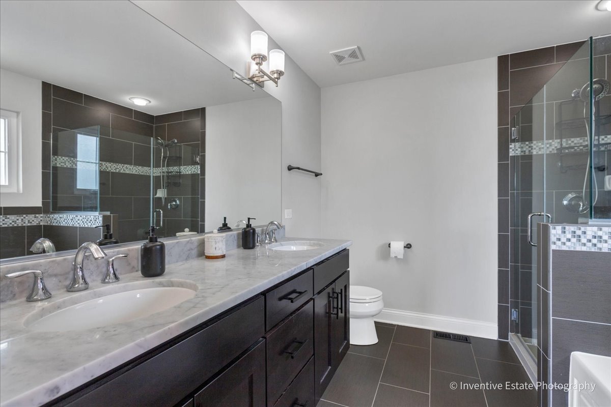 5642 North Lockwood Avenue Chicago IL 60646