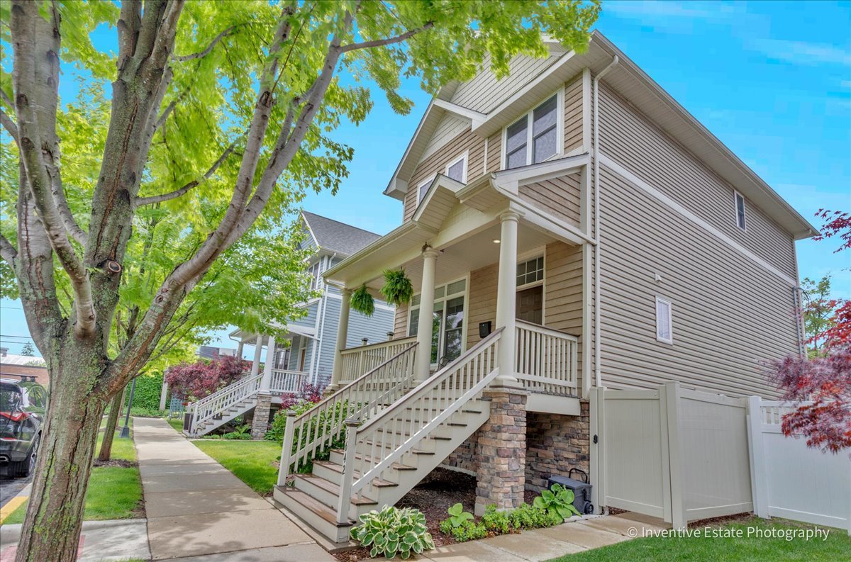 5642 North Lockwood Avenue Chicago IL 60646