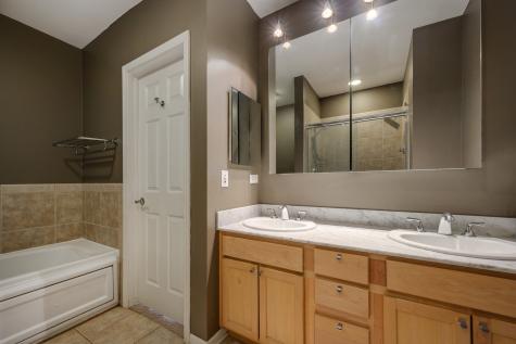 1811 North Rockwell Street Chicago IL 60647