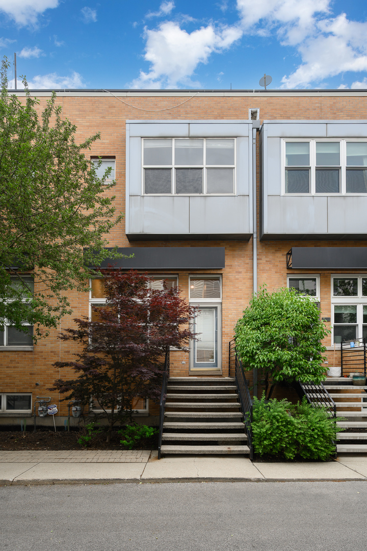 1811 North Rockwell Street Chicago IL 60647