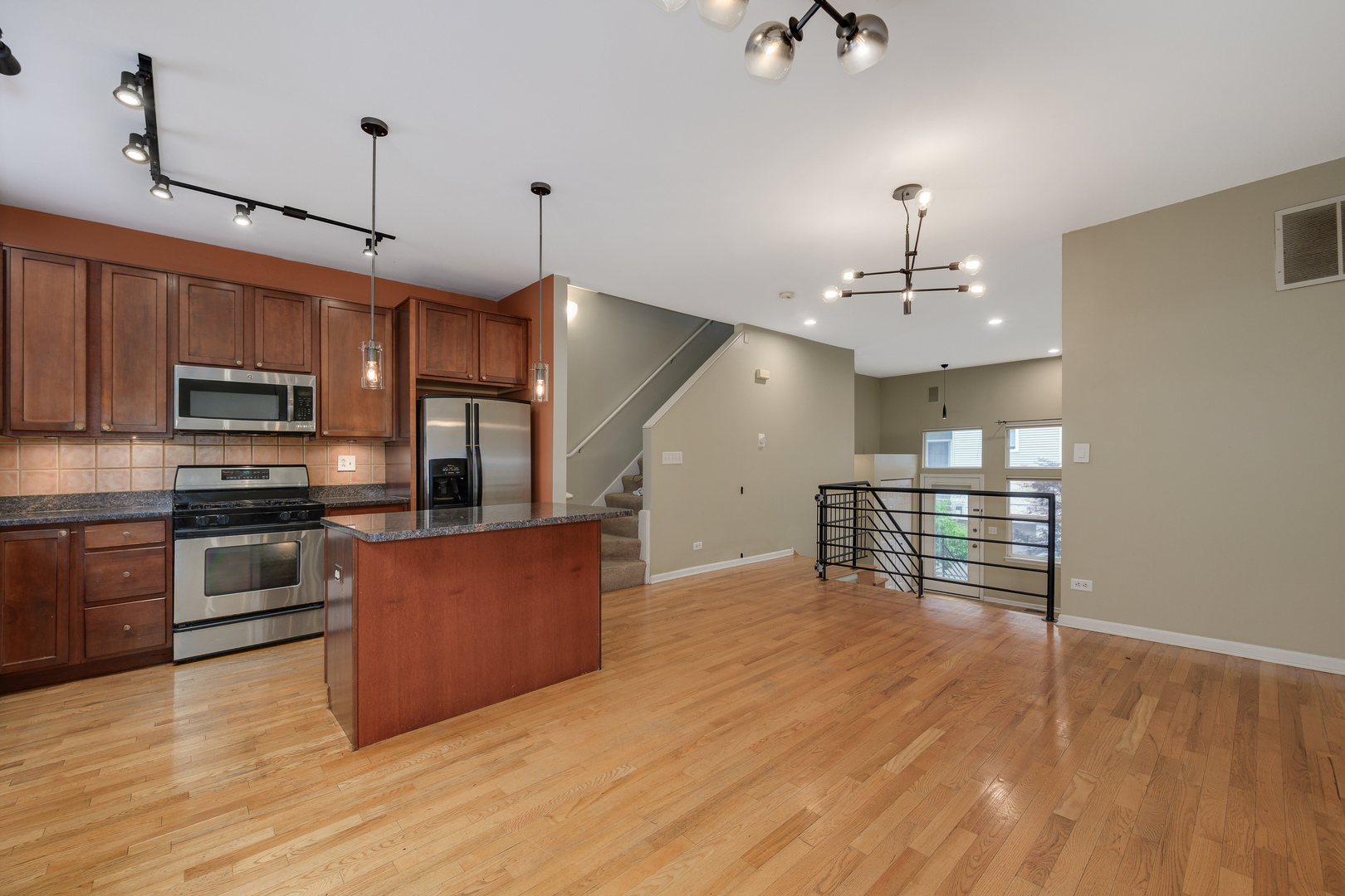 1811 North Rockwell Street Chicago IL 60647