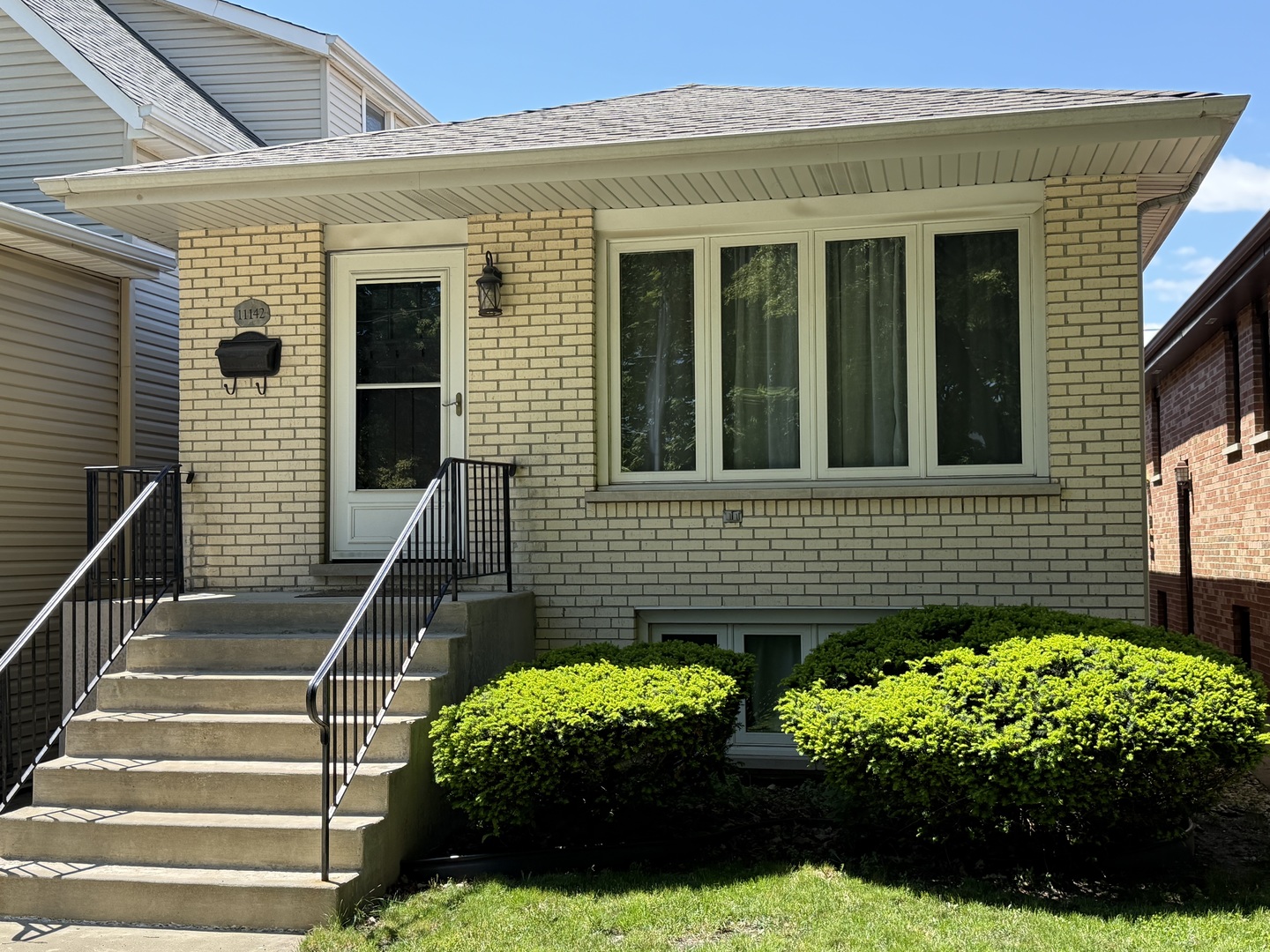 11142 South Sawyer Avenue Chicago IL 60655