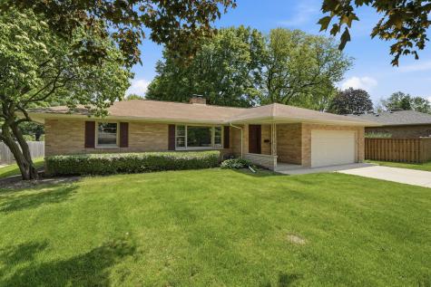 152 Crestwood Drive East Dundee IL 60118