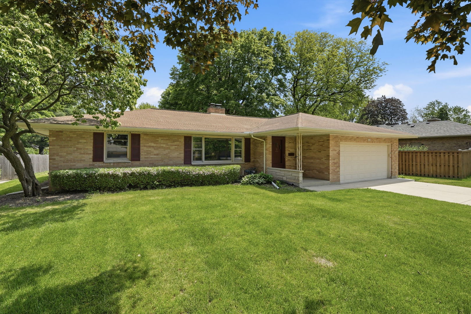 152 Crestwood Drive East Dundee IL 60118