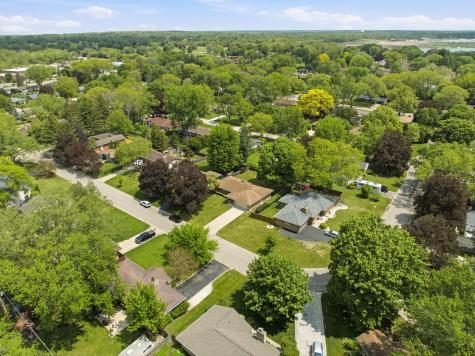 152 Crestwood Drive East Dundee IL 60118