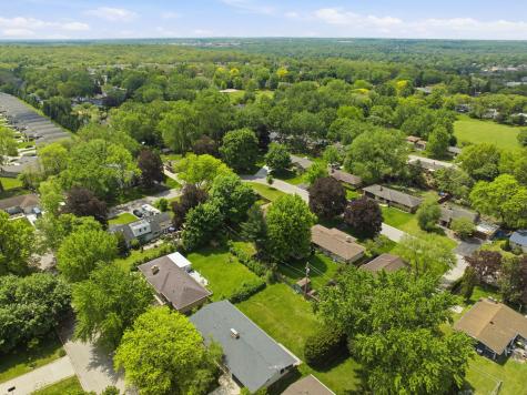 152 Crestwood Drive East Dundee IL 60118
