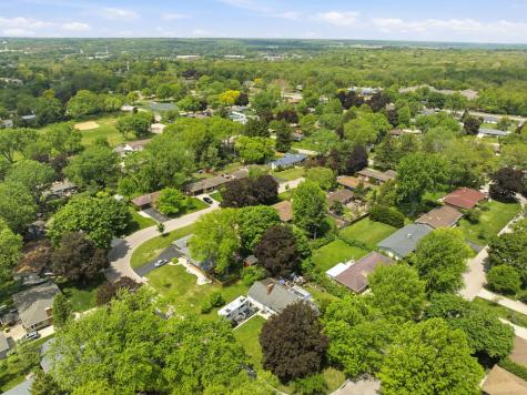 152 Crestwood Drive East Dundee IL 60118