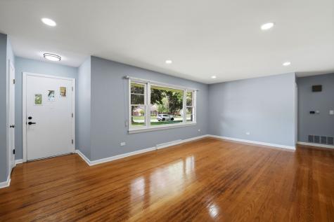 152 Crestwood Drive East Dundee IL 60118