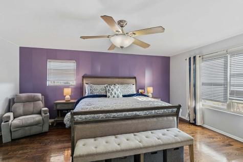 737 West Street Johns Place Addison IL 60101