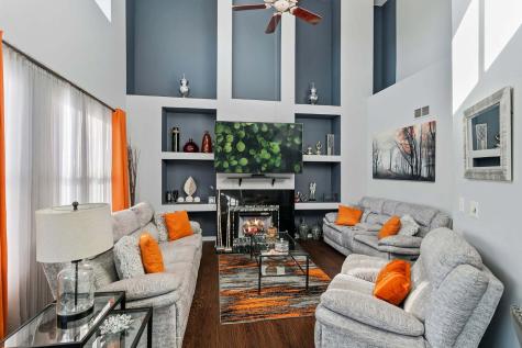 737 West Street Johns Place Addison IL 60101