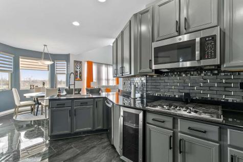 737 West Street Johns Place Addison IL 60101