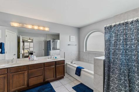 737 West Street Johns Place Addison IL 60101