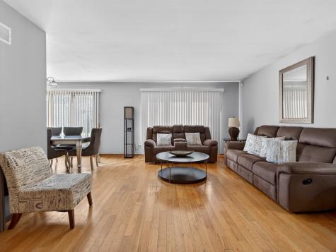 4242 Pinewood Lane Matteson IL 60443