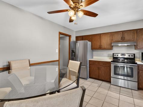 4242 Pinewood Lane Matteson IL 60443