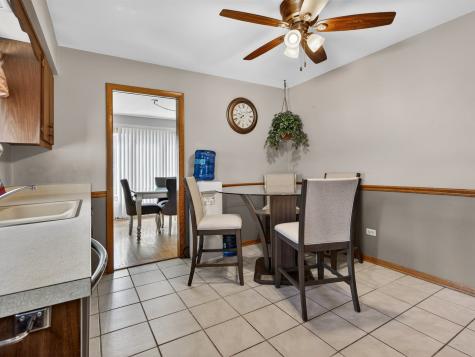 4242 Pinewood Lane Matteson IL 60443
