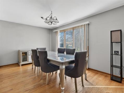 4242 Pinewood Lane Matteson IL 60443