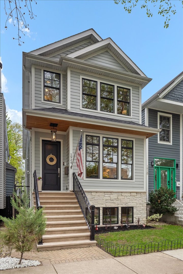 1924 West Farragut Avenue Chicago IL 60640