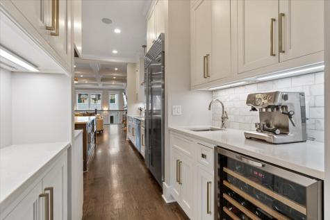 1924 West Farragut Avenue Chicago IL 60640