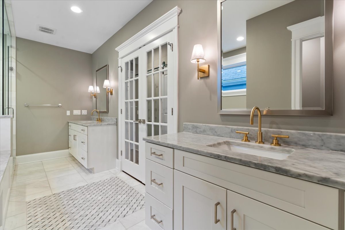 1924 West Farragut Avenue Chicago IL 60640