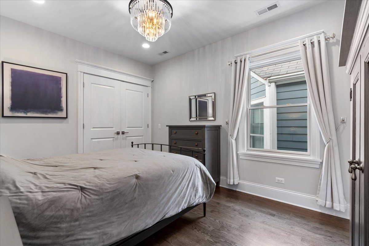 1924 West Farragut Avenue Chicago IL 60640