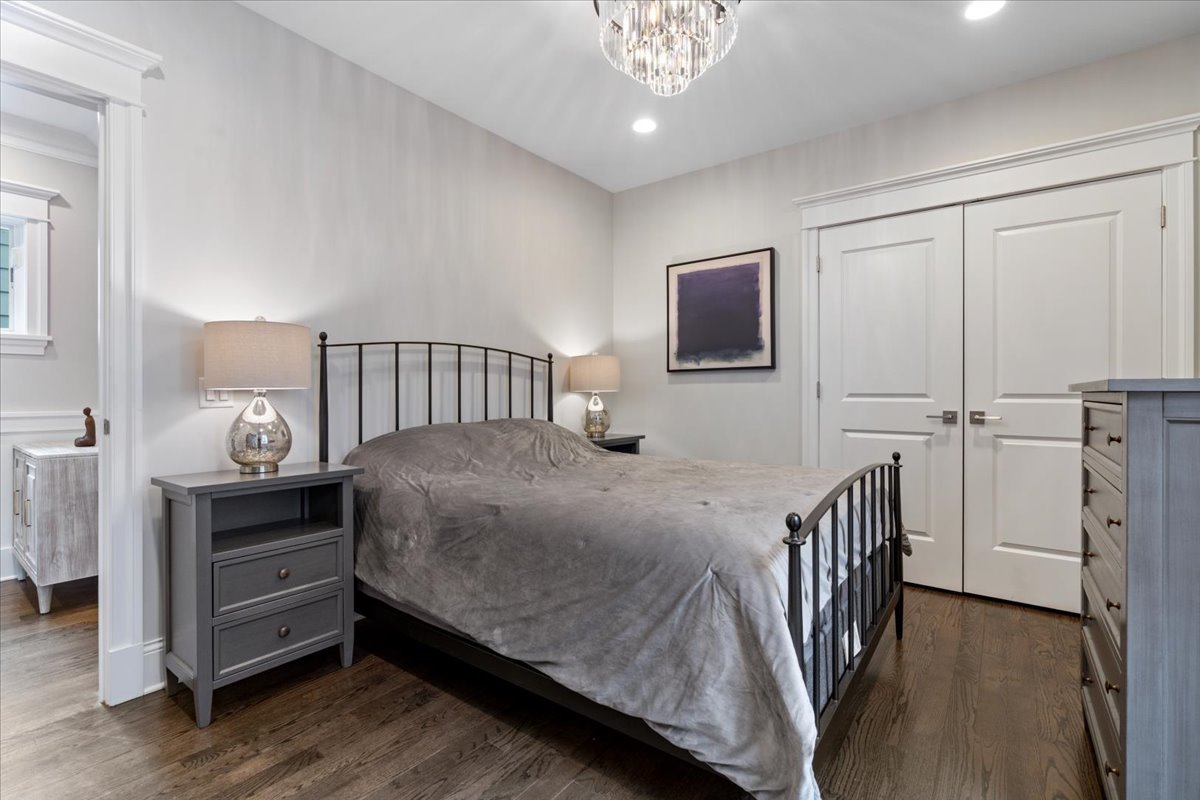 1924 West Farragut Avenue Chicago IL 60640