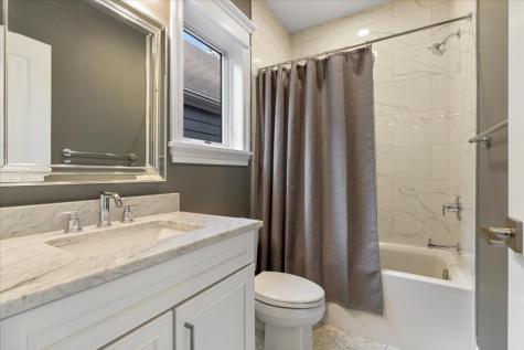 1924 West Farragut Avenue Chicago IL 60640