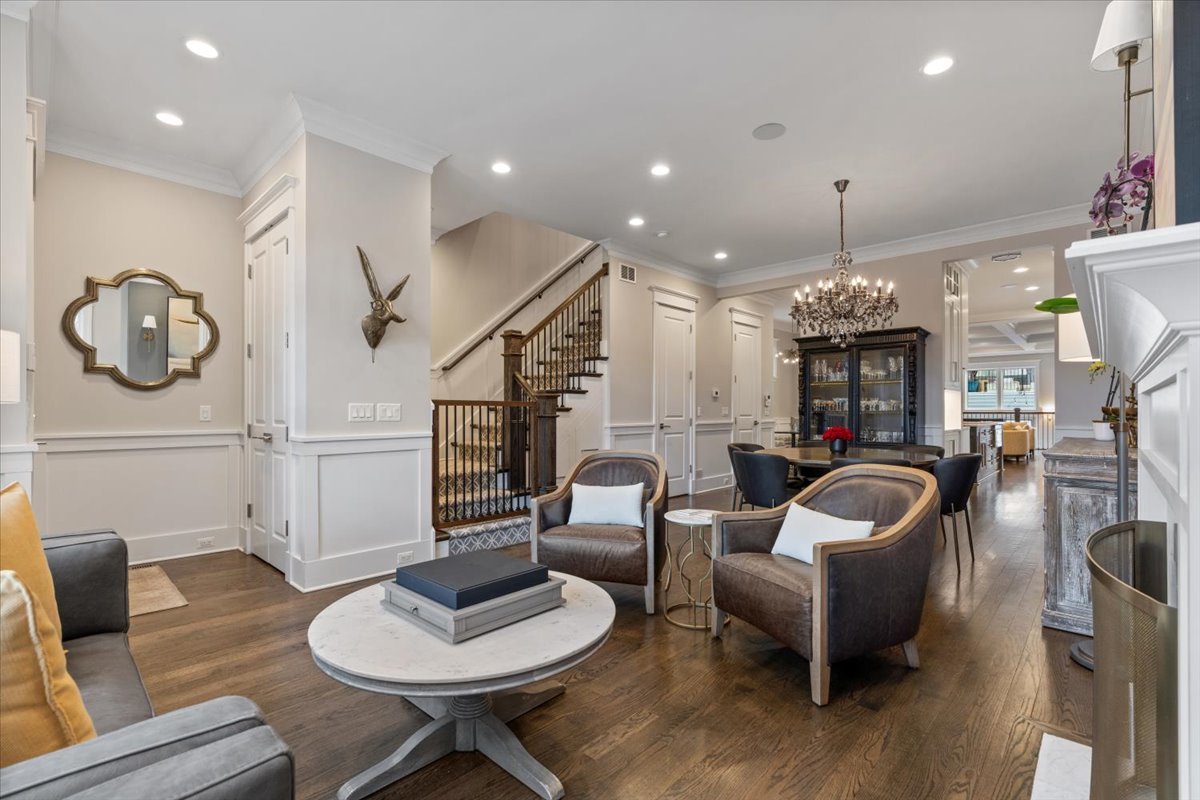 1924 West Farragut Avenue Chicago IL 60640