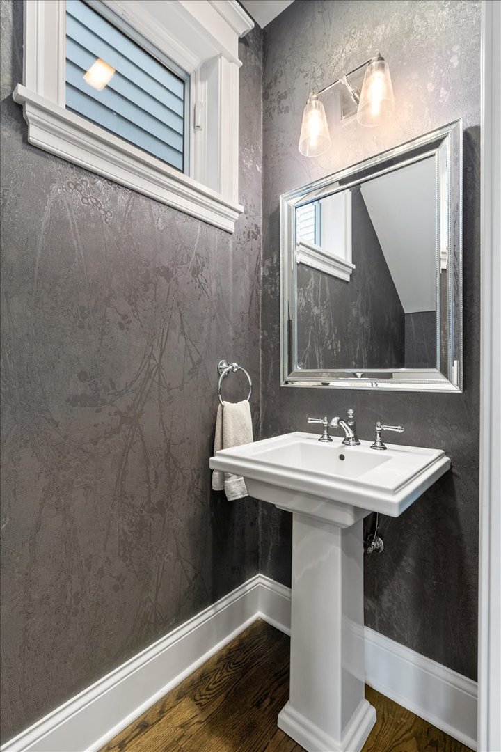 1924 West Farragut Avenue Chicago IL 60640