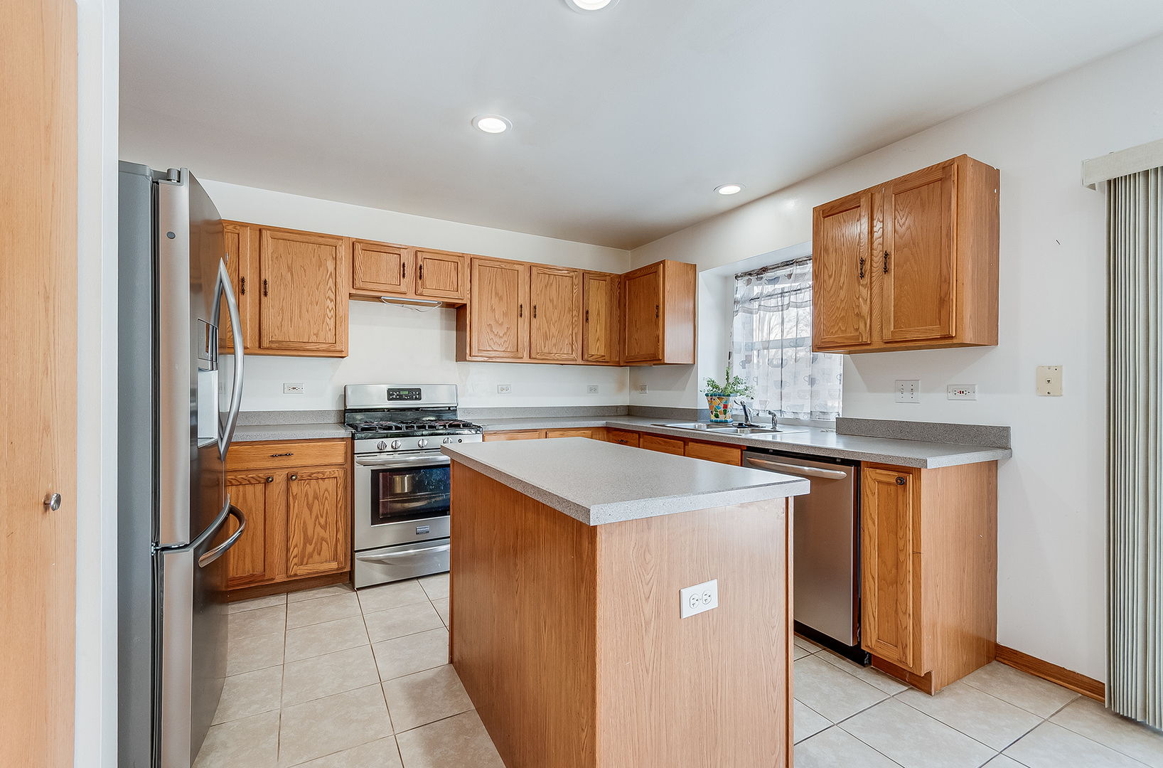 1544 Suncrest Lane Bolingbrook IL 60490