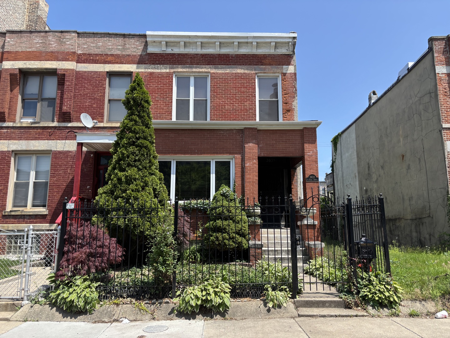 3833 South Giles Avenue Chicago IL 60653