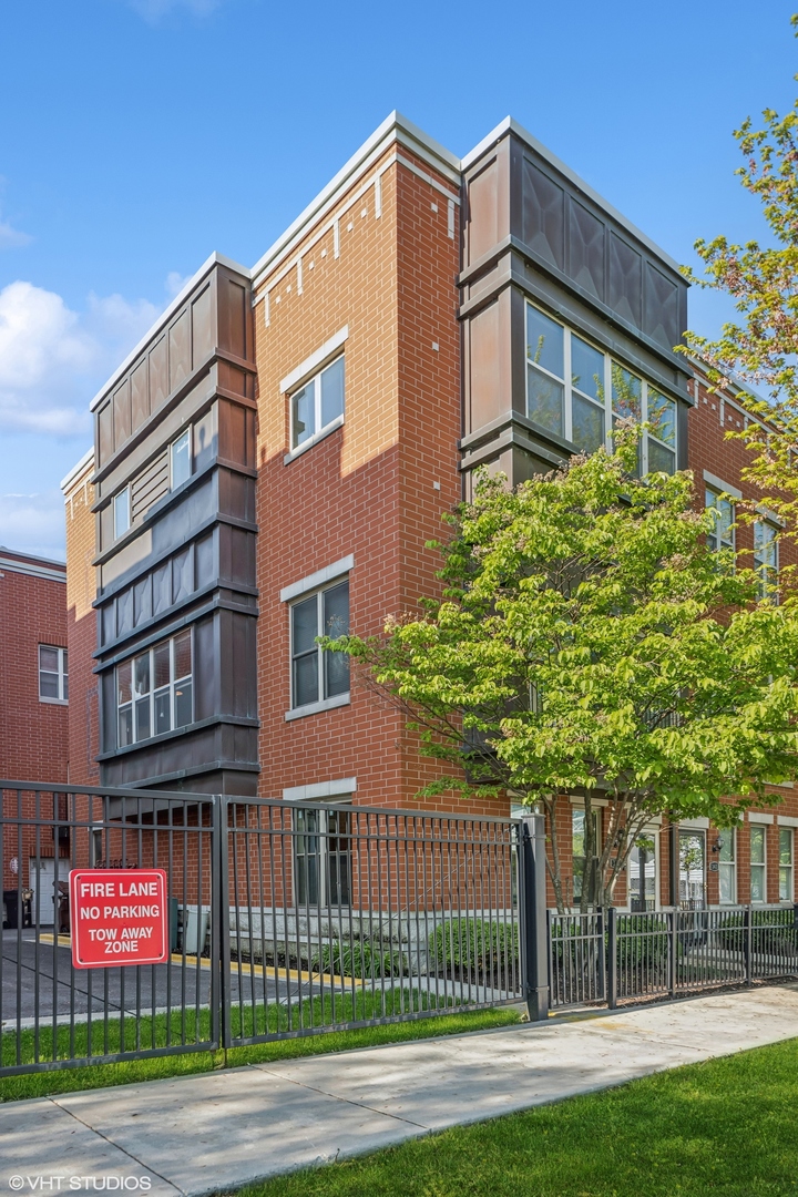343 East 25th Street Chicago IL 60616