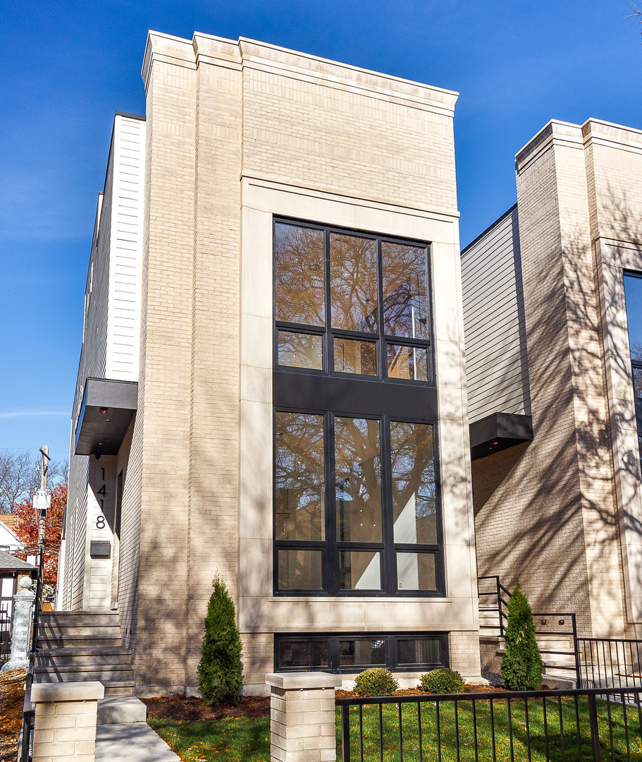 1418 West Warner Avenue Chicago IL 60613